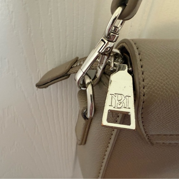 4/$20 Badgley Mischka NWOT cross body purse with logo bow detail - Picture 9 of 13